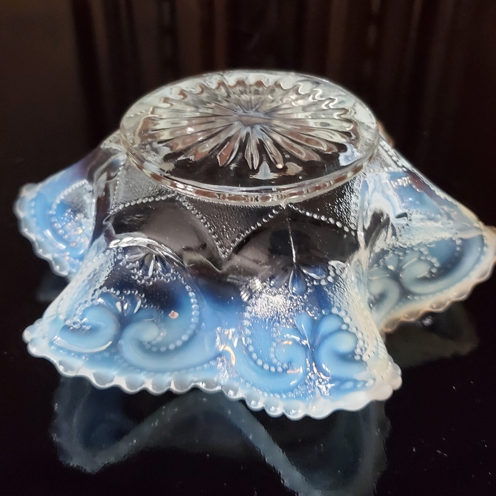 Dugan Antique Early 1900’s Iridescent/Frosted Rare Blue Glass🥣w/Beautiful Border - Picture 10 of 15